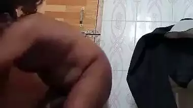 Tenant bangs his landlord’s daughter in Indian MMS porn