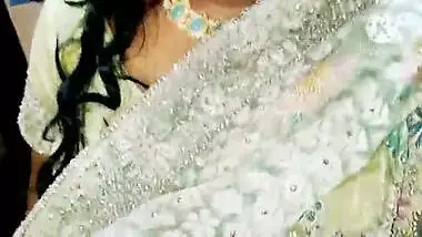 India Desi shadi me ja rhi Bhabhi ki chudai hindi me