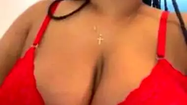 ✨Showing off while I’m working is definitely a new turn on. Watch me play with my tits!✨