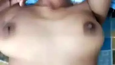 Kolkata sex video of 19-year-old girl moaning while fucking