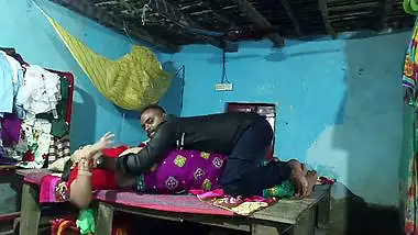 Village bhabhi Renuka sex affair Bengali homemade clip