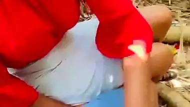 Sexy GF gives an outdoor handjob to her lover
