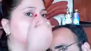 Paki bhabhi boob sucking by lover sex affair viral MMS
