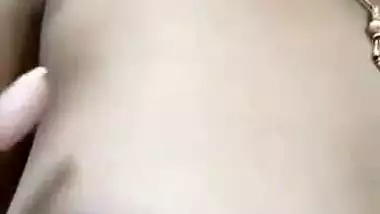 Desi nude Chennai lady presses her naked boobs