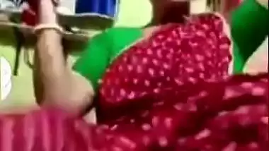 Village aunty saree lifting naked pussy viral show