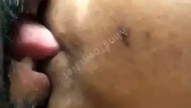 Mature Tamil wife kissing and naked body showing MMS