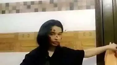 Indian nude MMS of a sexy girl fingering in her bathroom