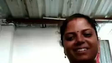Indian whore gives sexual joy to viewers showing off XXX coconuts