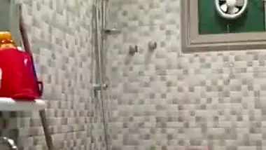 Desi aunty bathroom selfie Video