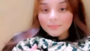 Pakistani girlfriend big boobs showing viral selfie