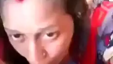 Bengali gal sucks XXX dick and copulates with Desi man in the toilet