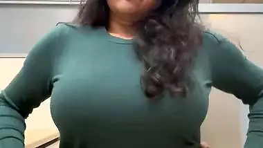 S24 camera capture sexy GF showing huge boobs viral selfie