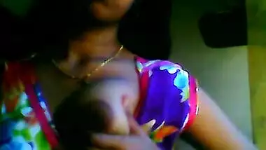Cute Mallu Girl Showing her Boobs