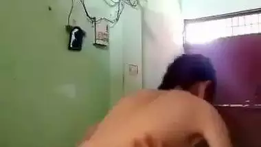 Skinny girl takes a huge dick in an Indian fucking video