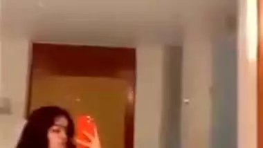 Sexy GF nude pics and viral nude videos spread