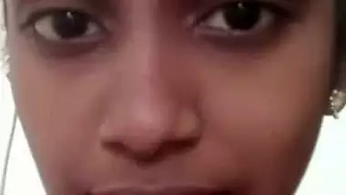 Slim married Tamil wife sharp boobs showing viral MMS