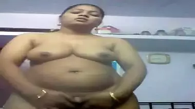 Desi self records her dress changing video