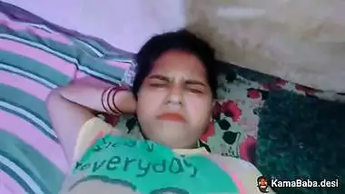 Man fucks his desi GF’s tight pussy and cums