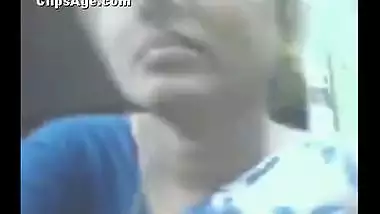 Tamil lady working as mobile shop staff getting boobs exposed