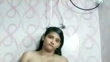 Exclusive- Sexy Indian Girl Bathing