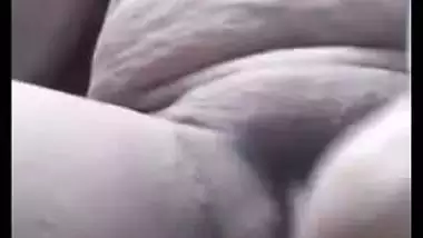 Chubby Bengali bhabhi fingering nude on video call