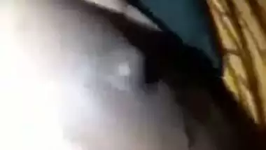 Desi girl solo XXX video where she takes boobs and pussy to light
