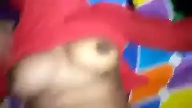 Desi slut runs the risk of divorce after XXX buddy uploads MMS video