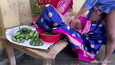Vegetable Seller Kaamwali Aunty Fucked by Owner Hard
