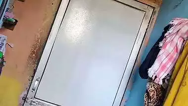 Perverted neighbor records a desi milf bathing in her bathroom