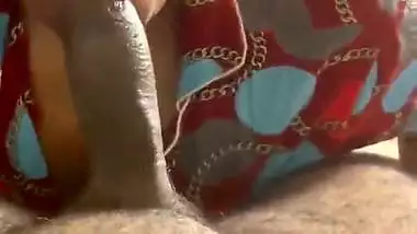 Mumbai girl gives an Indian blowjob to her roommate’s BF