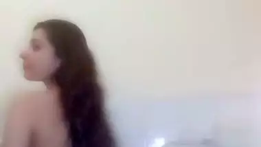 Cute nude desi teen from Kashmir