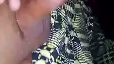 Village lady’s desi blowjob makes a man cum profusely