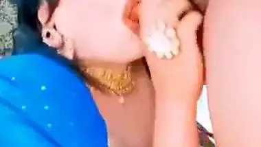 Shemale in saree sucks a dick in Indian gay porn