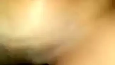 Desi chick slides her XXX pussy on the guy's thick dick in MMS clip