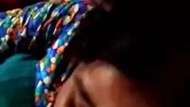 Desi MILF gives a XXX blowjob to man who makes MMS video in th dark