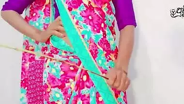 Desi young bhabi showing her boobs and pussy