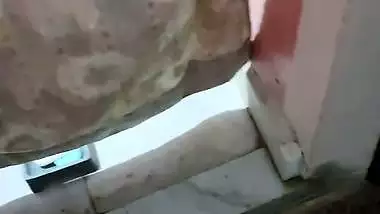 Mature bhabhi bathing naked caught by devar