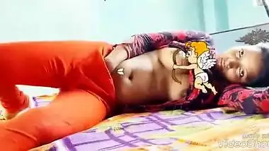 Winsome Desi virgin shows XXX breasts and rubs her cunt for the cam