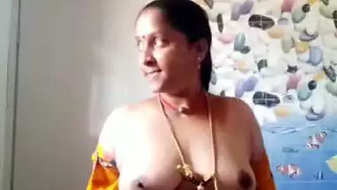 Big ass South Indian aunty stripping saree viral nude