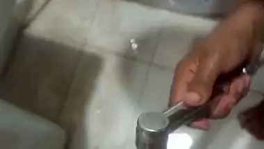 Mature aunty in bathroom sucking husband friend dick