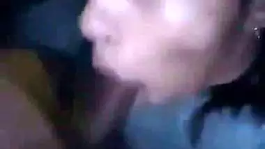 Cute Goa girl gives an Indian blowjob to her lover