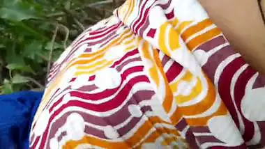 Pakistani guy enjoys outdoor sex with a sexy desi girl