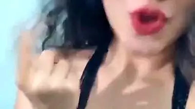 Desi diva Show boob