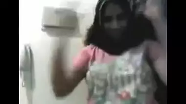 Tamil sex video of a beautiful teen stripping for her lover on webcam