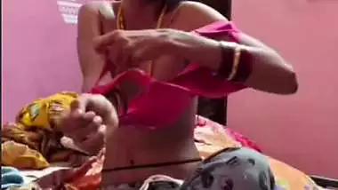 Slim Tamil wife small boobs showing to husband