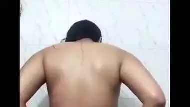 Talll Bengali girl nude bath video making viral xxx