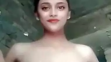 Nude MMS of a sexy desi girl fingering her pussy