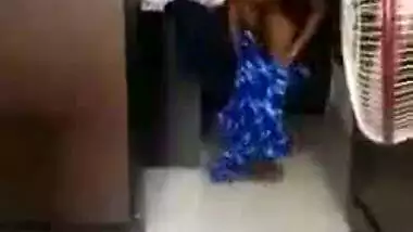 Telugu office hotty changing costume inside office MMS video