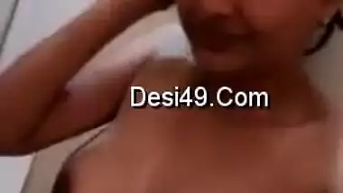 Desi minx doesn't hide XXX boobs and with dark nipples and exposes them