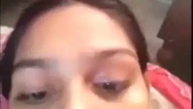 Pretty Desi college girl exposes her tits and shaved cunt on XXX cam